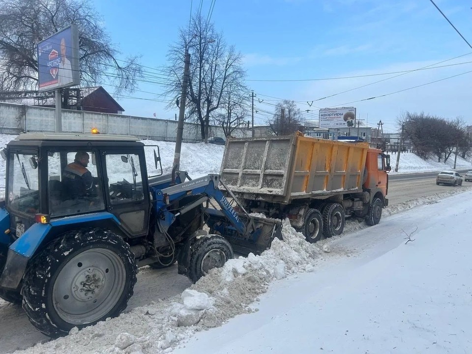    Дорожники вывезли с улиц Ульяновска более 2000 тонн снега. ФОТО: тг-канал администрации Ульяновска