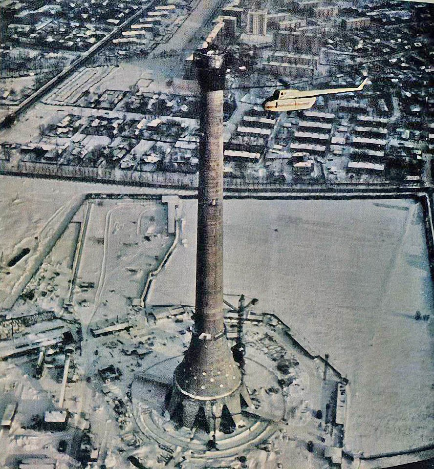 Строительство телебашни (рядом бараки), 1964 - 1966 г.