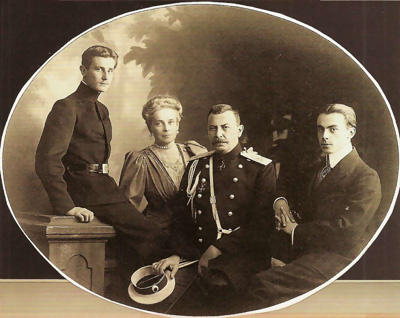 Чета Юсуповых с сыновьями.