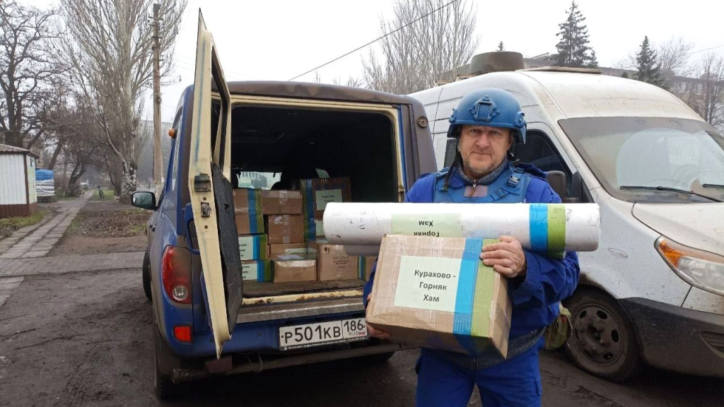    Волонтёры Югры доставили гуманитарную помощь мирным жителям Горняка в ДНР