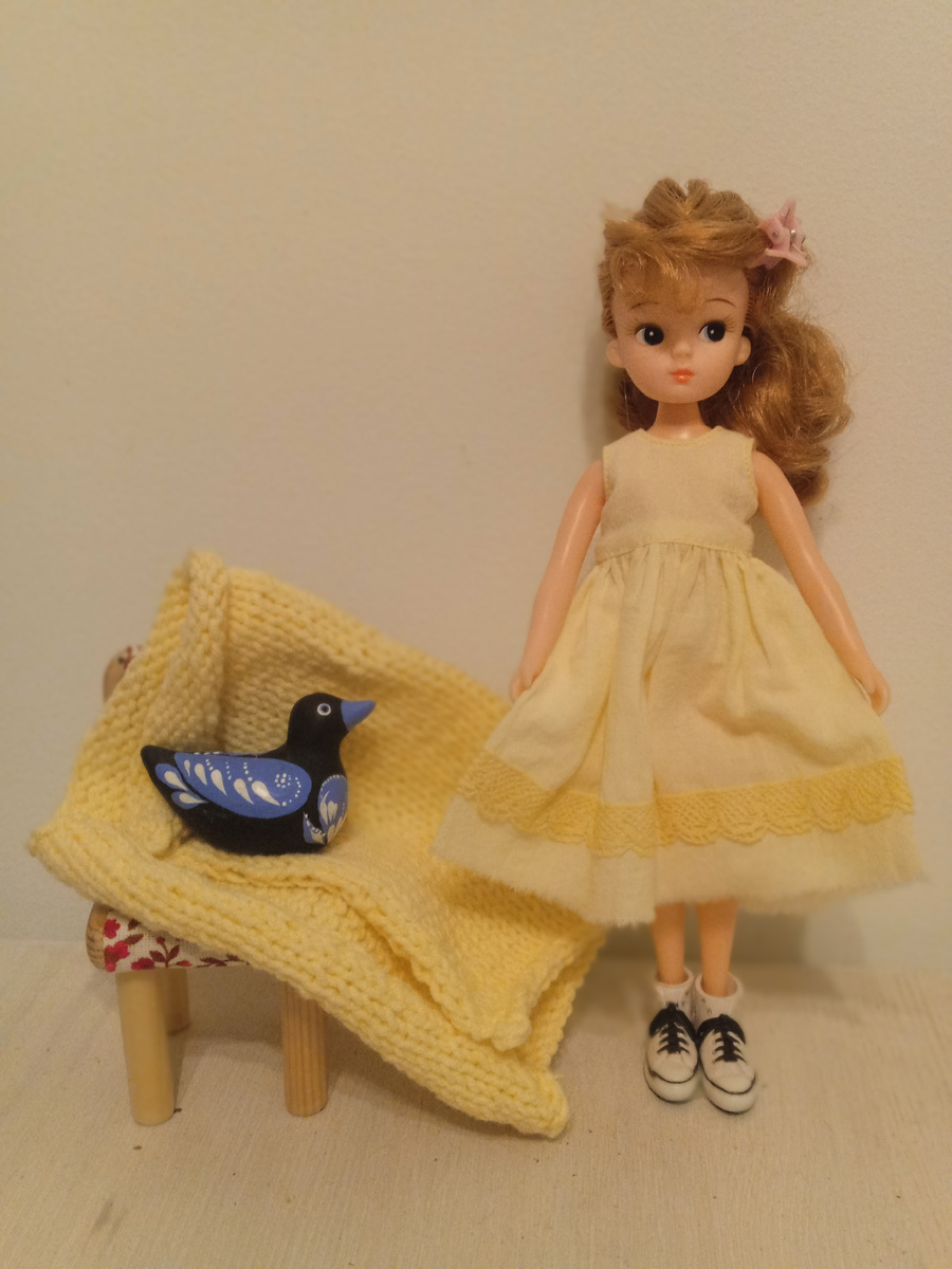 Уми и жёлтое платье. Фото автора.