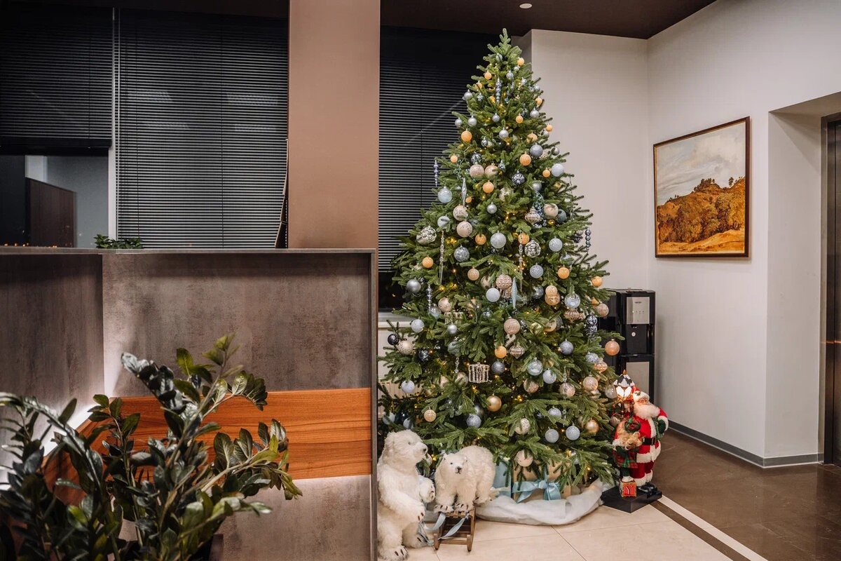 Новогоднее оформление офиса от Me Decor