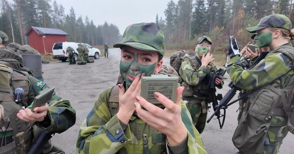    Молодые шведки не желают защищать родину