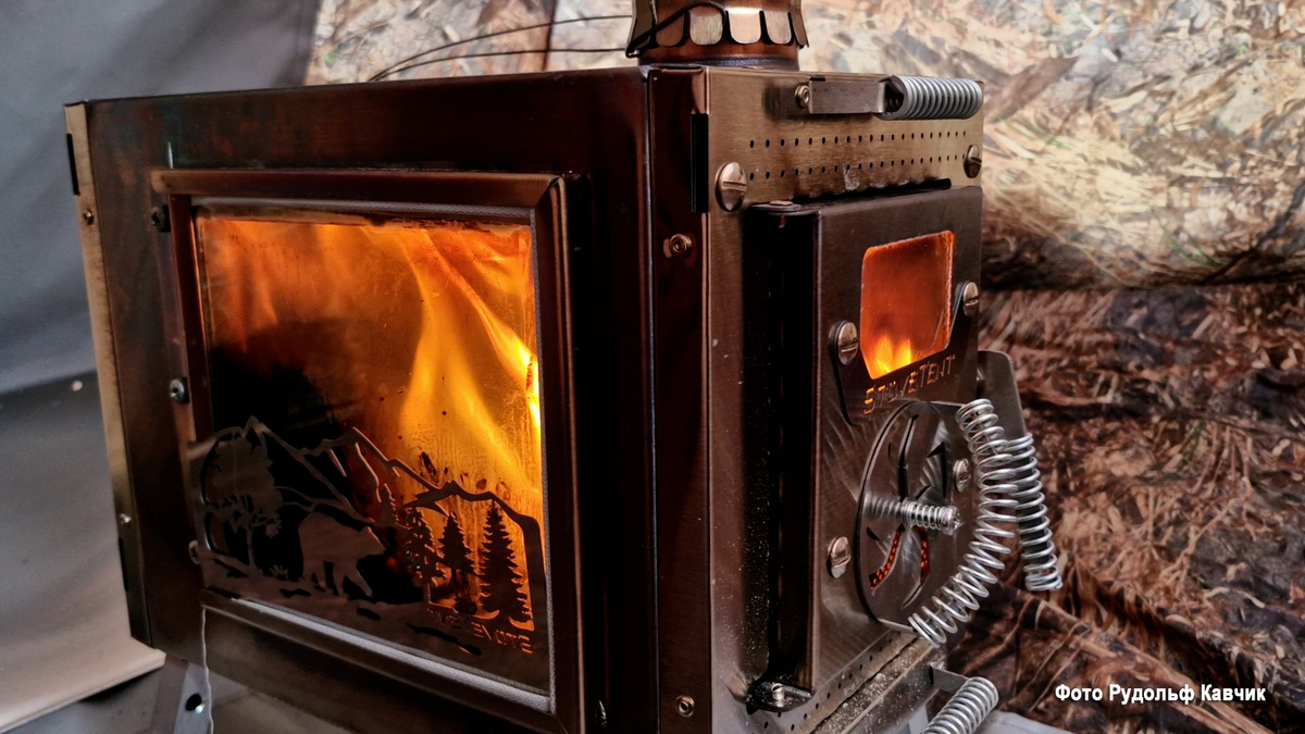 Современная печь "Буржуйка-камин". У меня такая печка для экспедиционной палатки. Хорошая сталь, плотная дверка с регулировкой тяги печи. Тепло, красиво и видно, что в печи происходит. Фото автора.