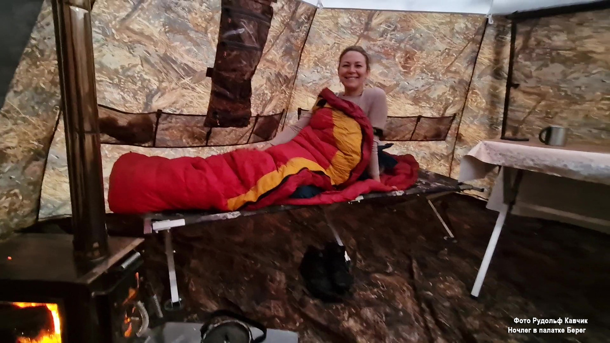 Почему сибирские охотники топят печь сырыми дровами? Фото Рудольф Кавчик.   