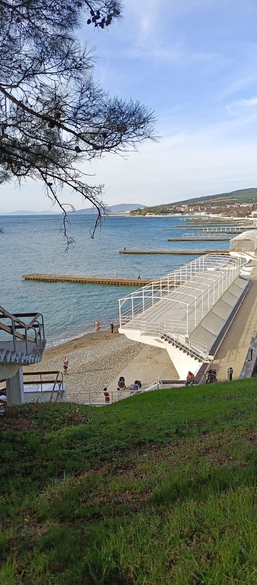 Дивноморское - Вид на набережную в Ноябре.