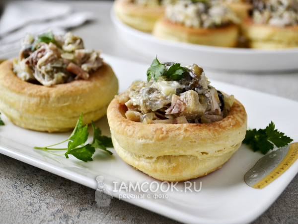 500 г слоеного теста + начинка: вкуснейшие закуски для Новогоднего стола, которые ждут все