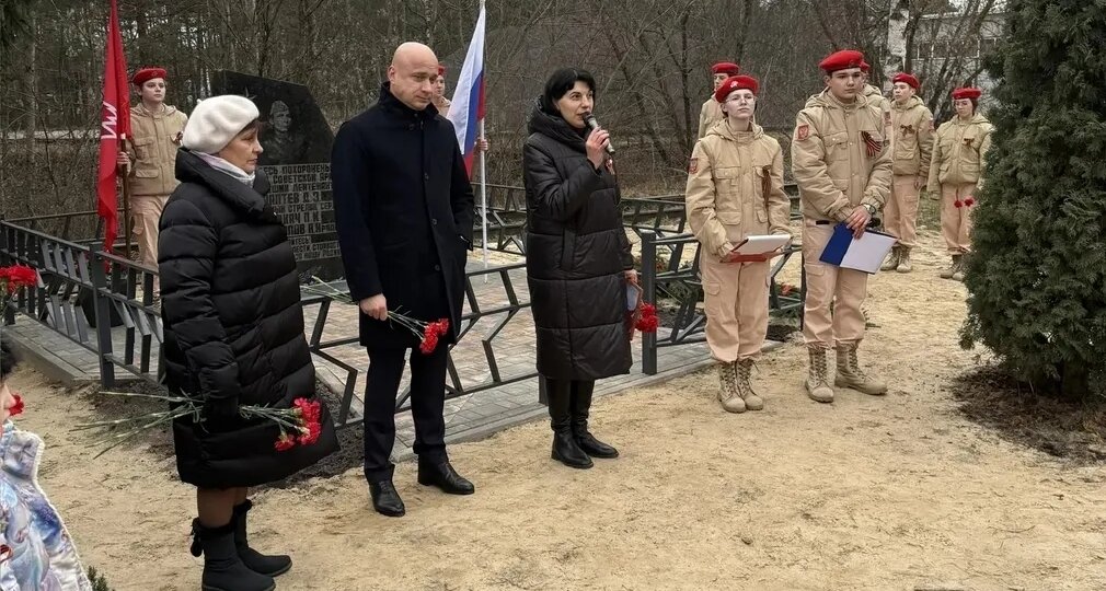 В брянском поселке открыли обновленный памятник героям Великой Отечественной войны