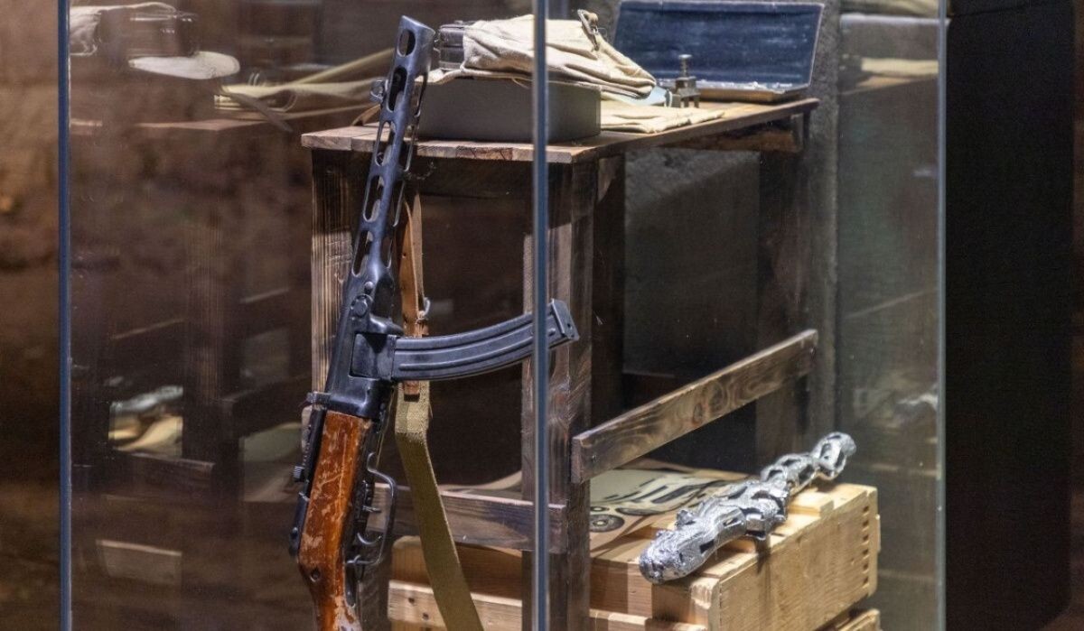     Экспонаты выставки «Герои тыла» к 85-летию принятия ППШ на вооружение. Источник: victorymuseum.ru Автор фото: Пресс-служба Музея Победы