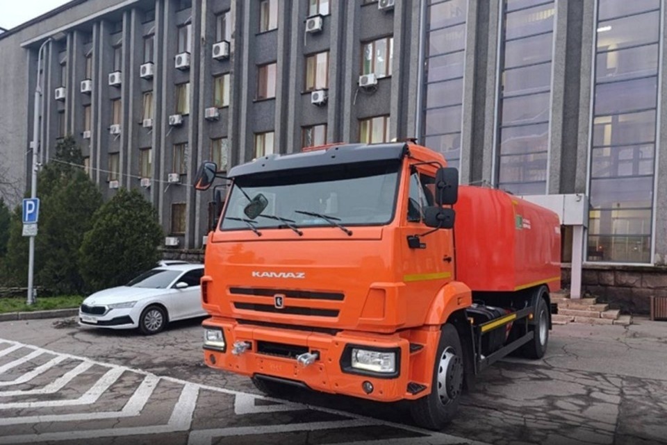    Новая техника поможет коммунальщикам в работе. Фото: Администрация Макеевки
