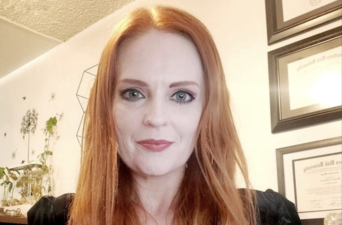 Анна Стоун.