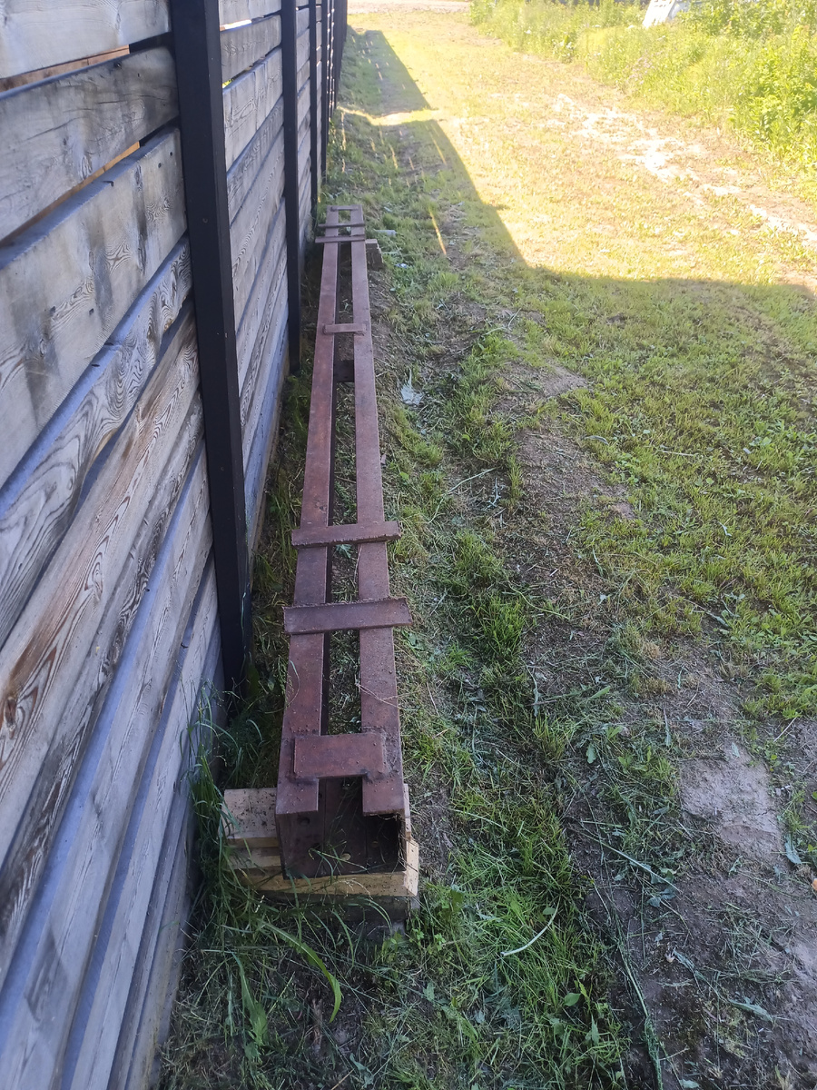 Швеллер - будущая балка перекрытия в котельной 