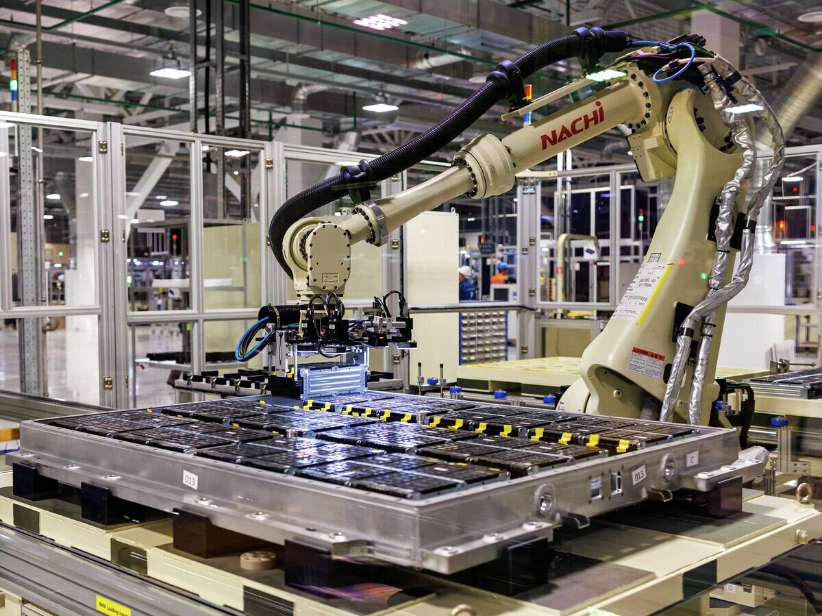    Росатом запустил первую в России "гигафабрику" литийионных накопителей энергии в Неманском районе Калининградской области | © Фото : АО "ТВЭЛ"