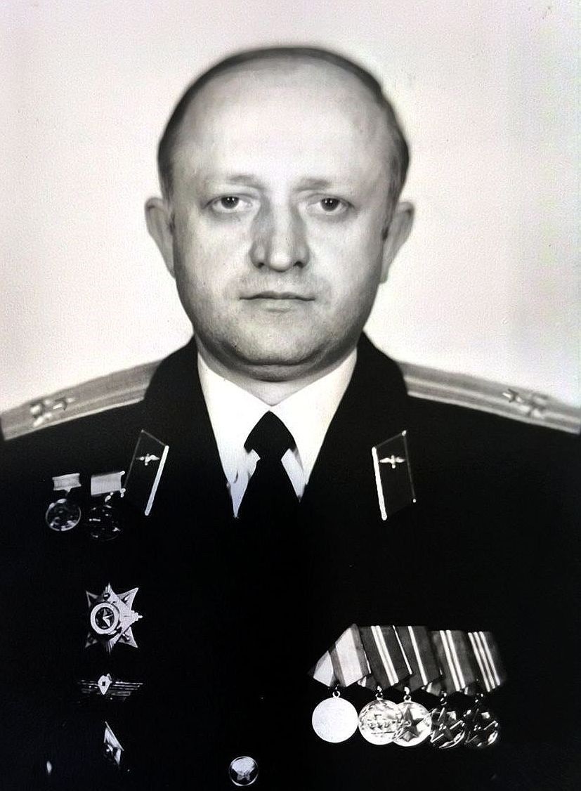 Полковник Яковлев Владимир Георгиевич,заместитель начальника ГИЦИУ КС по вооружению - начальник службы вооружения (1991-1998гг.).