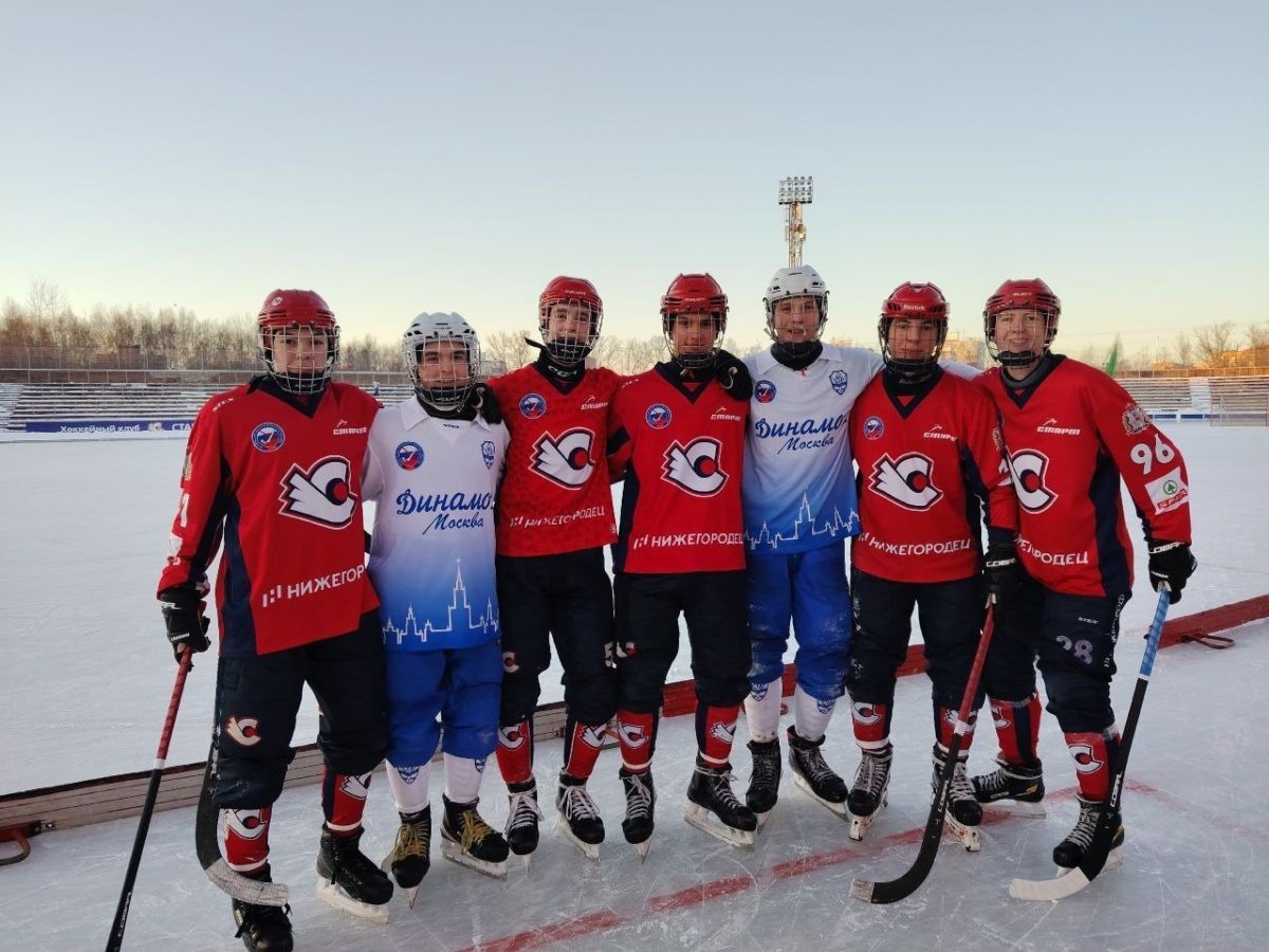    На поле - соперники, после матча - друзья