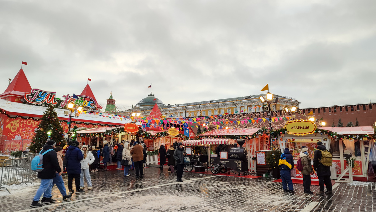 На рождественских ярмарках в Москве и Петербурге наблюдается заметный дисбаланс в ценах на еду и напитки.  Фото: Фото: ФедералПресс / Герман Парло
