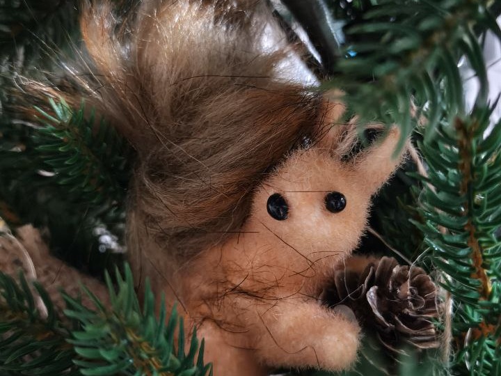 Третья неделя декабря. Носимся по делам, открываем адвенты, наряжаем ёлку.