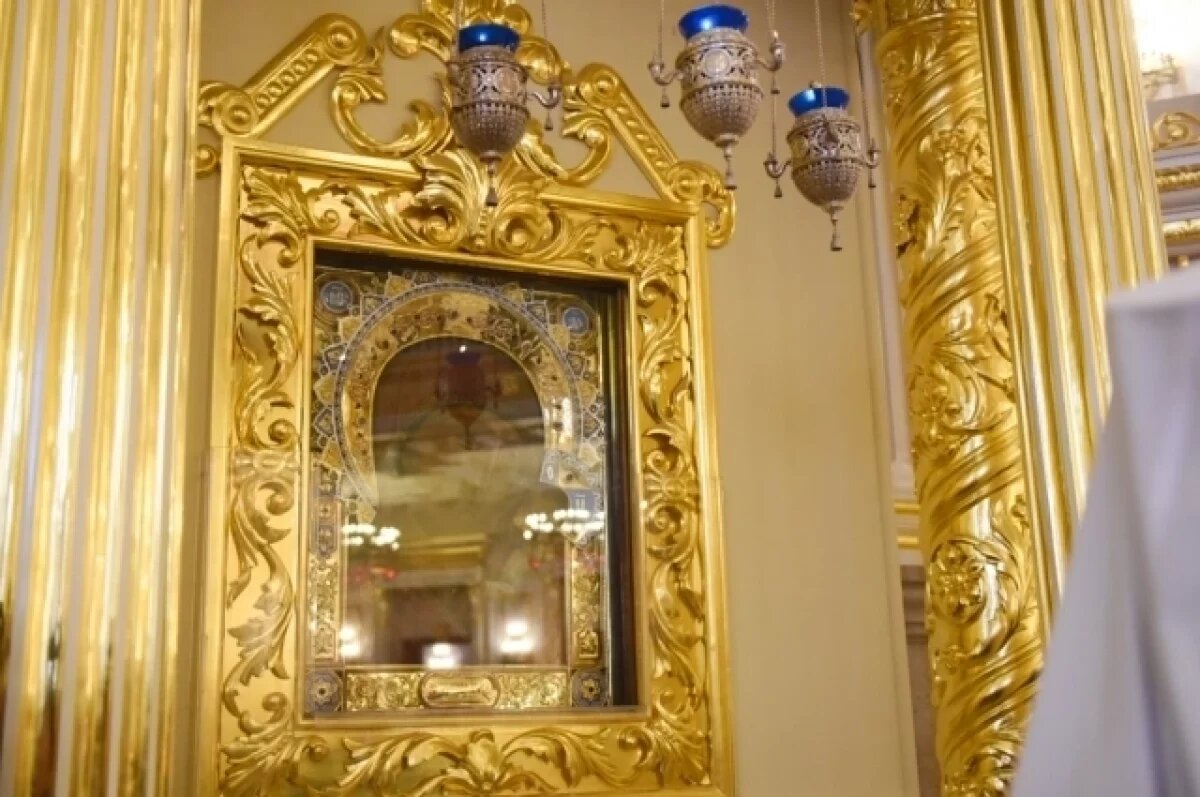   Митрополит Серафим показал новый оклад главной православной святыни Пензы