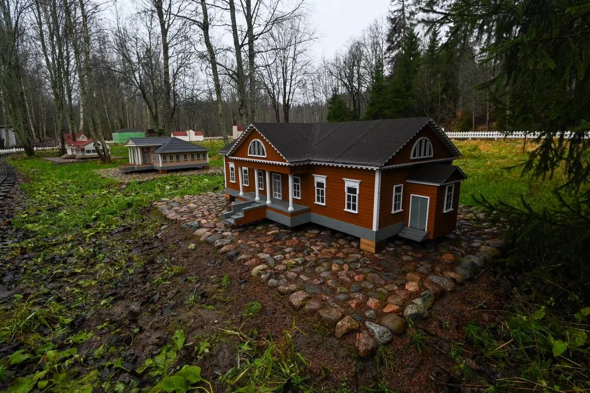 Выставка детских поделок - усадьбы в миниатюре. https://t.me/drozdenko_au_lo/8956