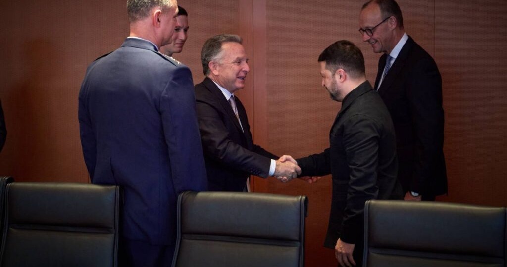 Миру мир, Мерцу — шмерц! Политолог об обмене и переговорах в ФРГ