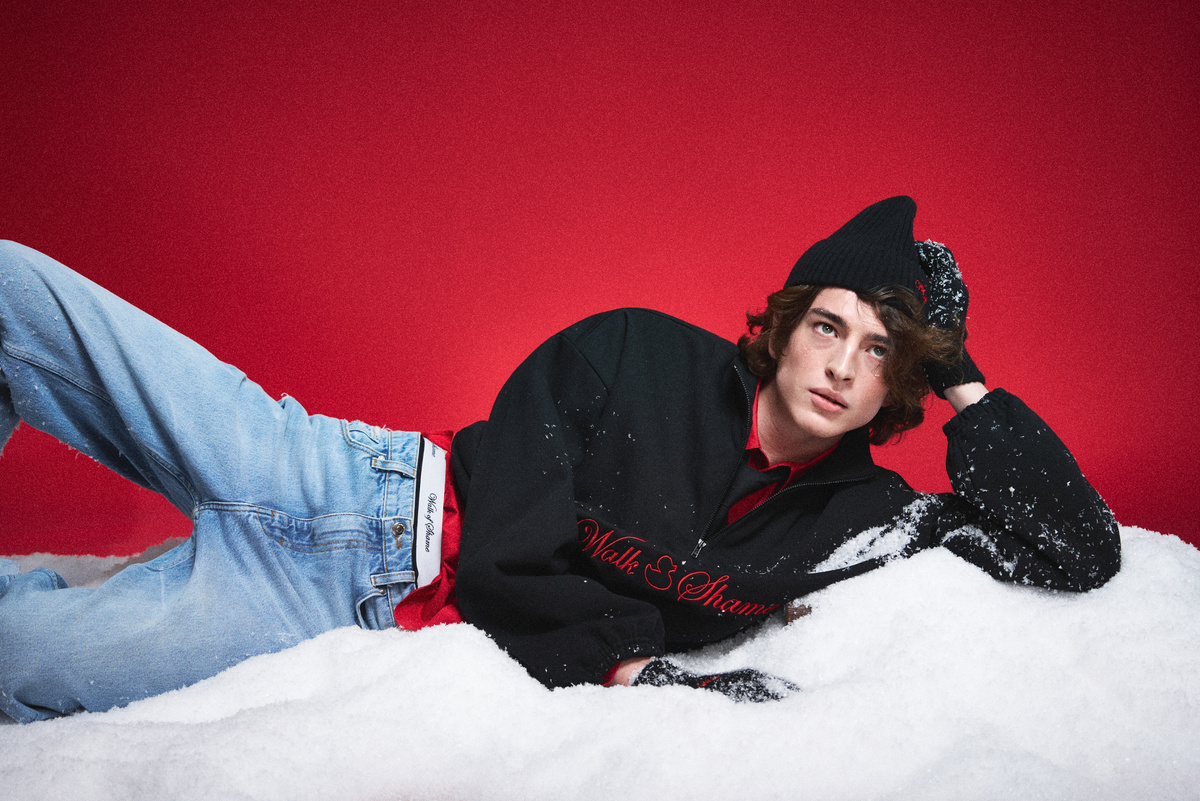     Новинки декабря: яркие коллаборации и новогодняя еловая коллекция