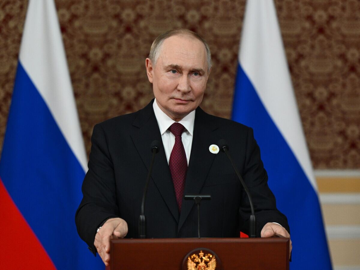    Президент РФ Владимир Путин выступает перед представителями СМИ в Душанбе© РИА Новости . Кристина Кормилицына