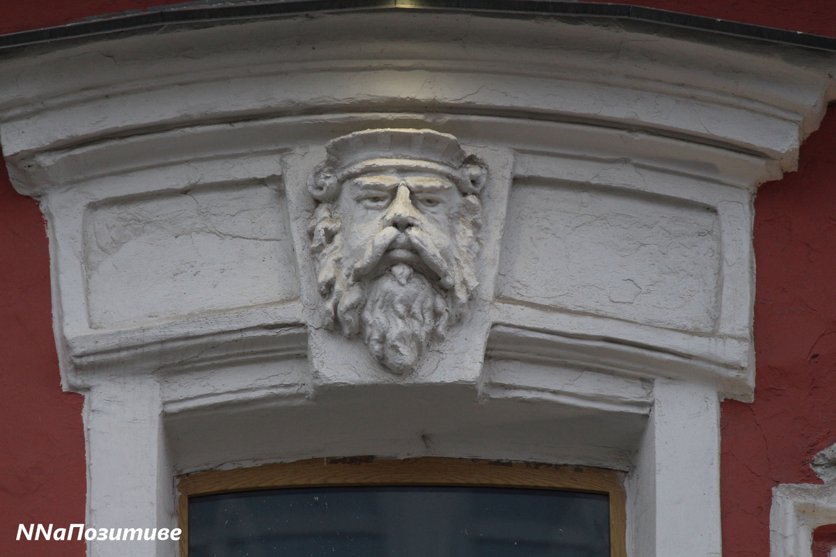 Маскароны на улице Ульянова