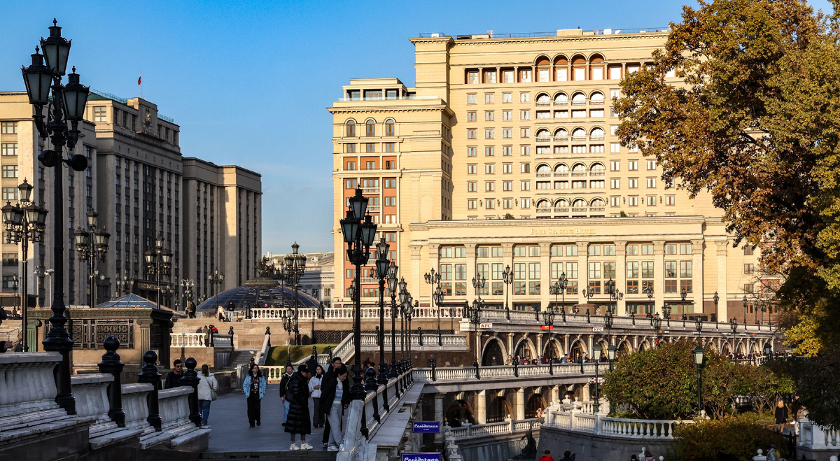 ТРЦ «Охотный ряд», подземный комплекс. Год: 1997. Авторы: Б.Л. Белоголовый, С.О. Кузнецов и др.