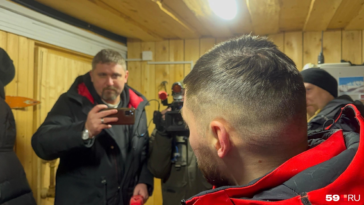 вернувшиеся с горы.  фото: яндекс.