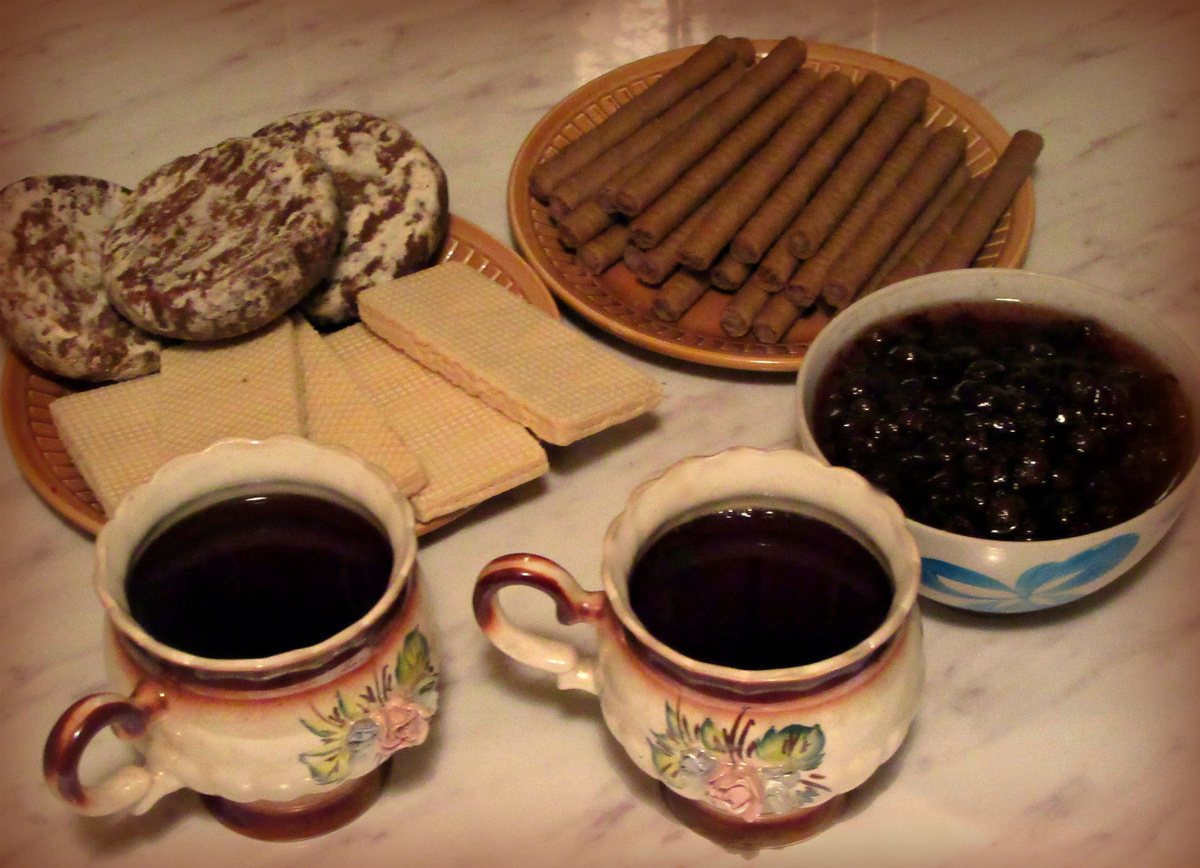 Варенье тоже клубничное - в тему))