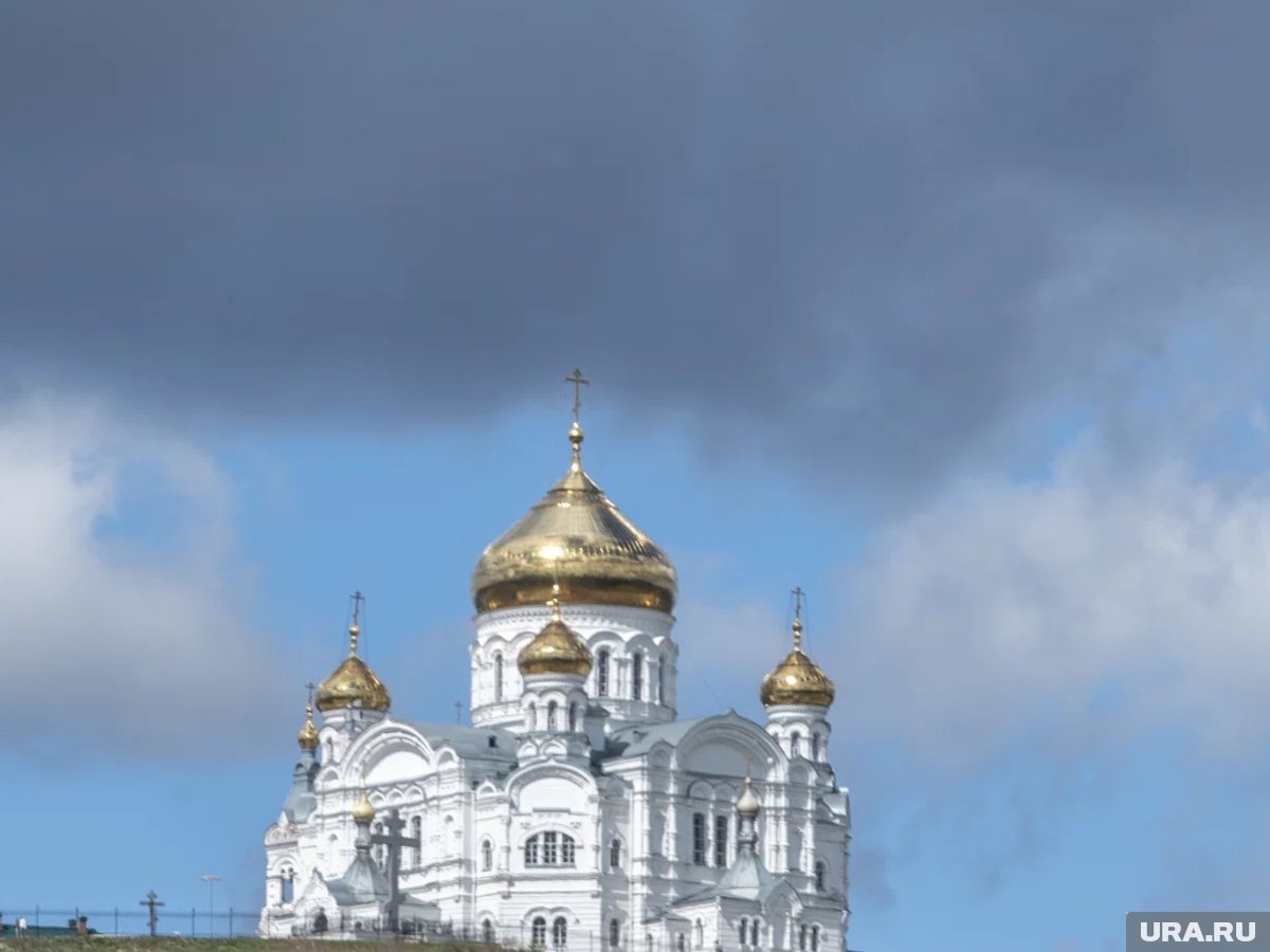     В Белогорский монастырь приезжают паломники со всей страны