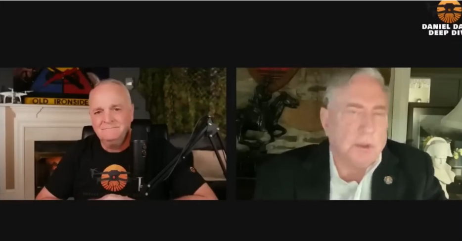 Дуглас Макгрегор  справа. Скриншот видео.