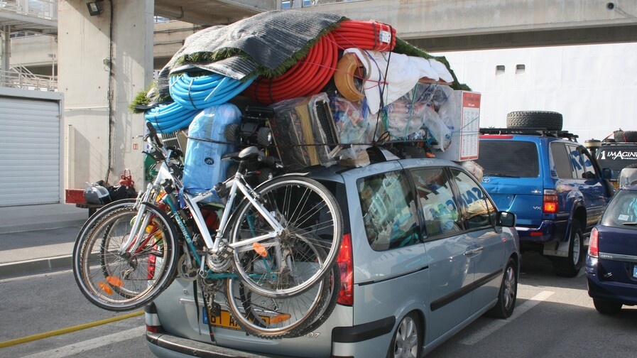 Семейная поездка на авто, когда все взял