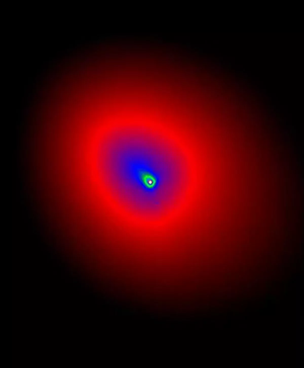 Это произошло после того, как новые снимки показали резкое изменение цвета кометы.