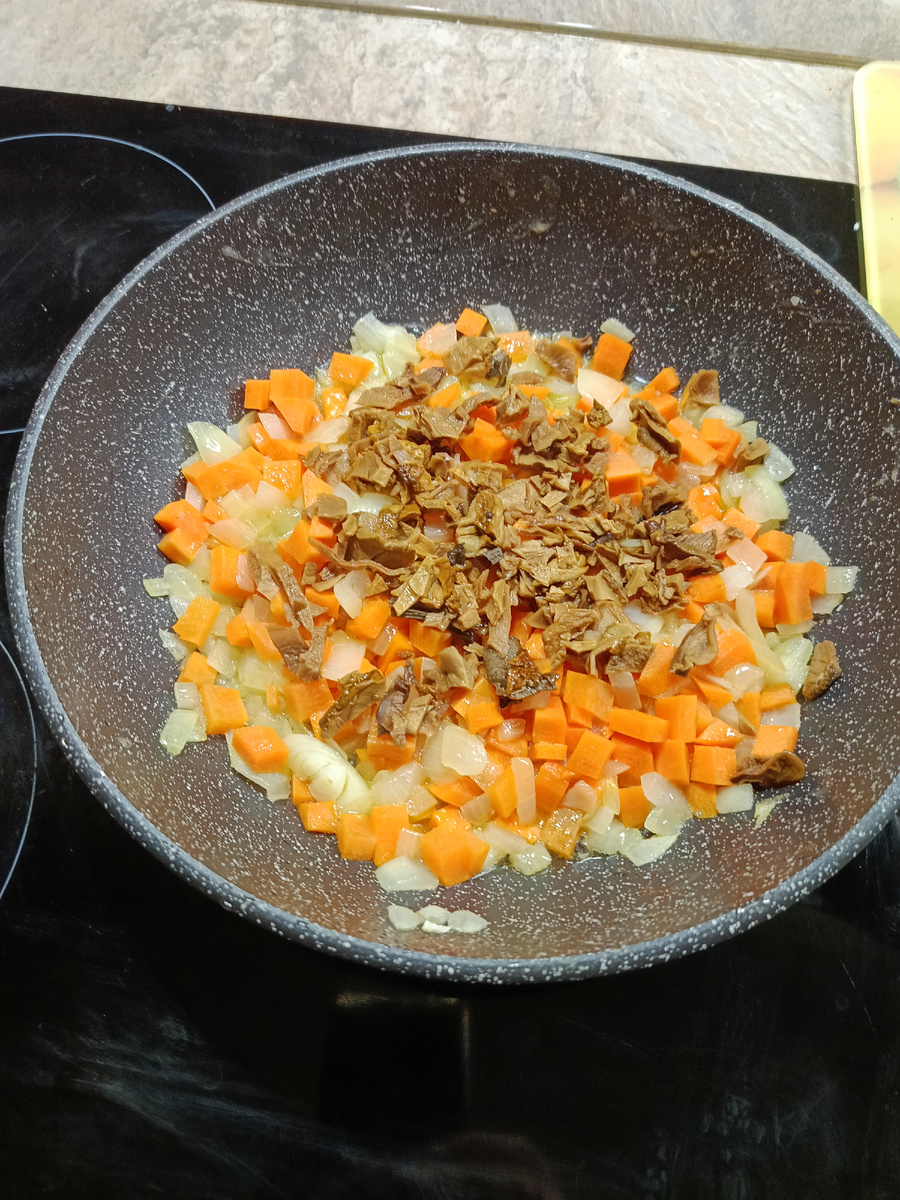 Присоединяем грибы.