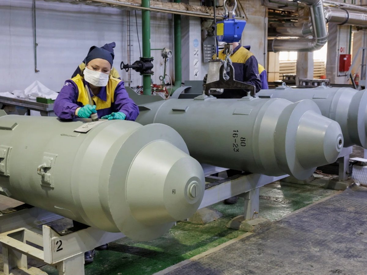     Солдаты ВС РФ сбросили ФАБ-500 на украинскую ДРГ в Сумской области