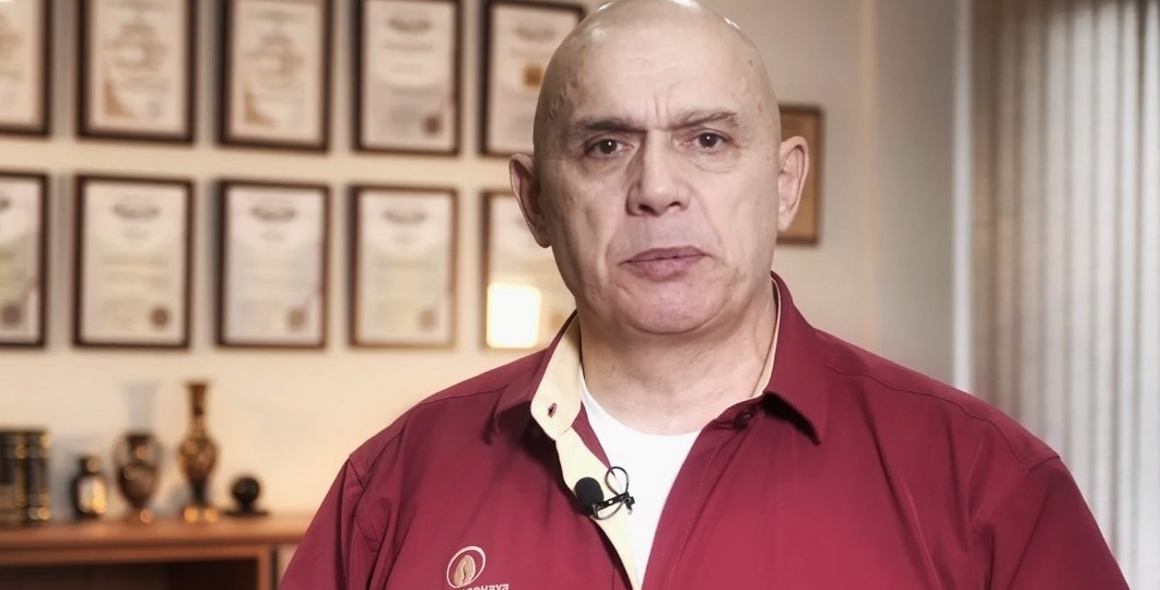 Бубновский в бешенстве: "Почему ты калечишь себя приседами? Всего 1 упражнение массирует желчный и не дает растолстеть или высохнуть в 50+"