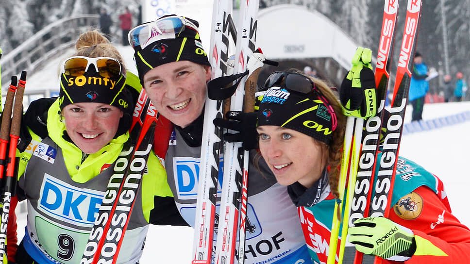 Биатлонистки Жюстин Брезаз-Буше, Мари Дорен-Абер, Анаис Бескон и Марин Боллье.📷Фото: Jens Meyer / AP