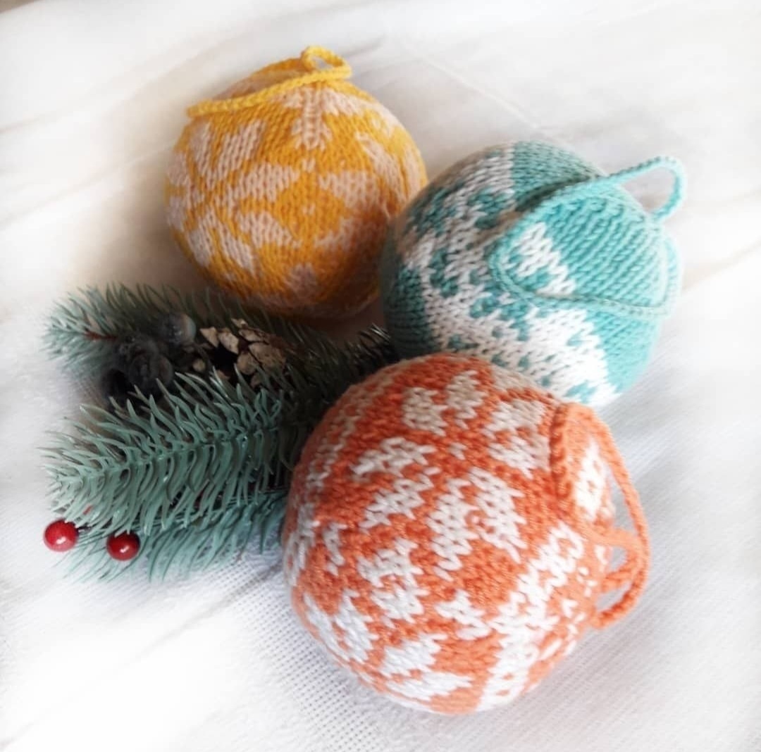 Шарики на елку спицами