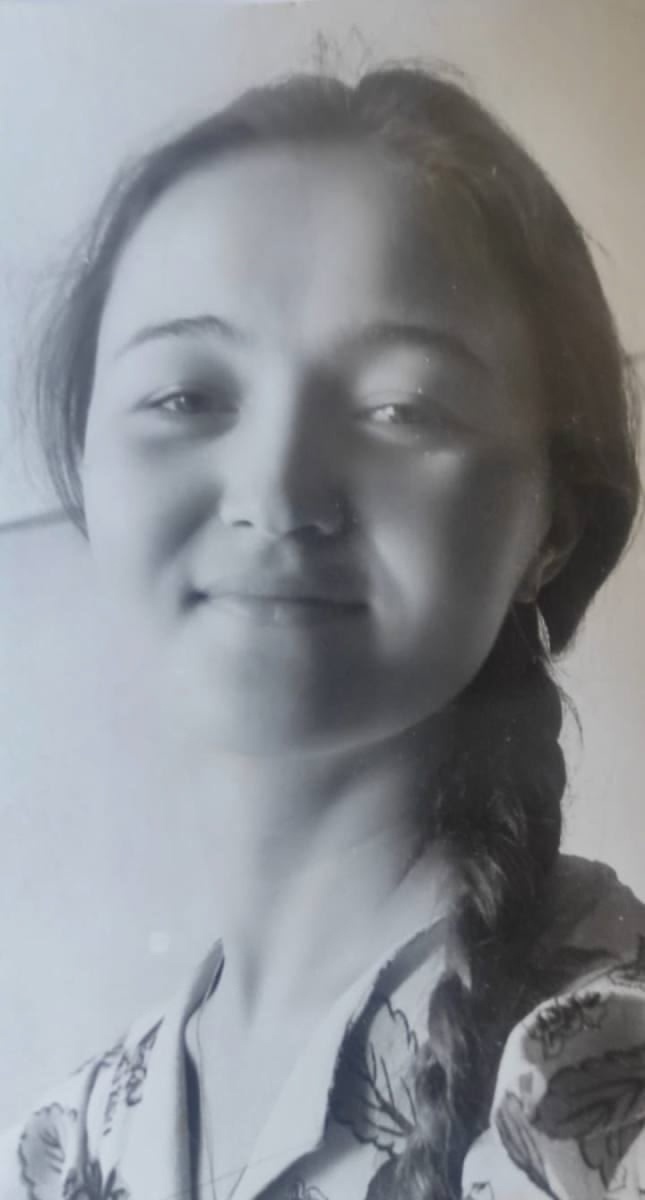     Уҡырға ингәндә үк иғтибар йәлеп иткән ҡыҙ була