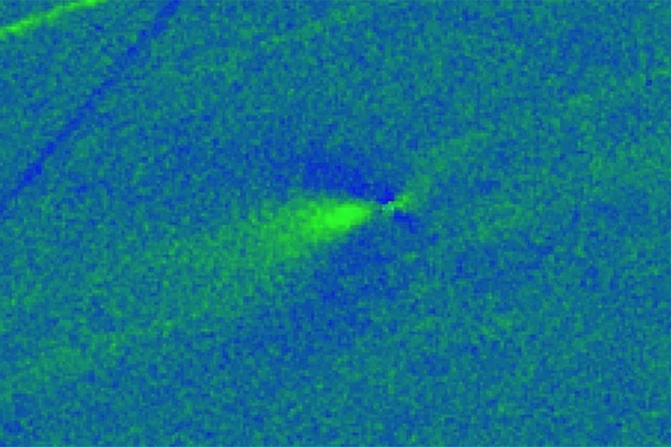    Астрономов смущает, что 3I/ATLAS, который они считают кометой, до сих пор не потерял антихвост. От объекта продолжает чем-то «сквозить» в сторону Солнца, от которого он удалился.