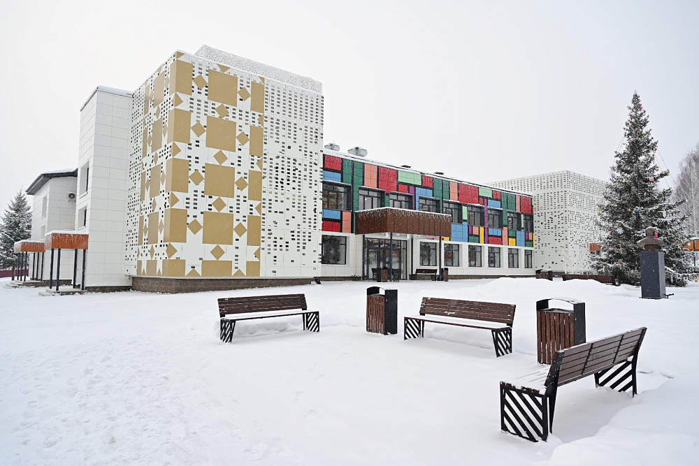     Тәтешлеләр яңыртылған үҙәк өсөн рәхмәтле