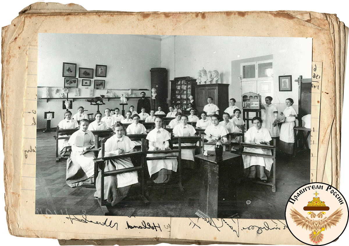 В женской гимназии