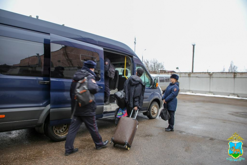 Депортация мигрантов Псков Шереметьево Домодедово реадмиссия 13 человек 2025