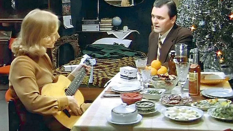 Советский шик снова в моде: повторяем стиль Нади из "Иронии судьбы" для встречи Нового года