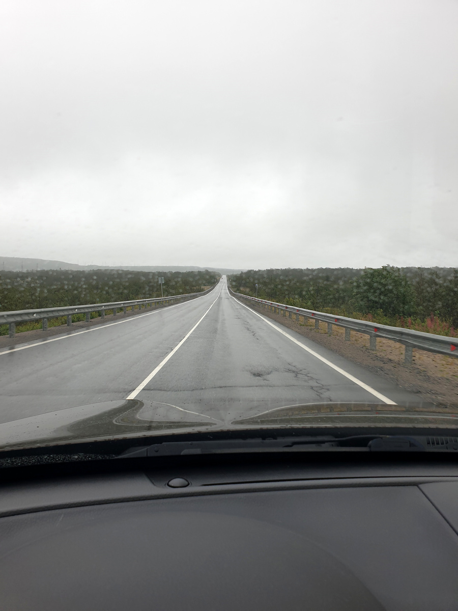 Едем уже по дороге Мурманск-Териберка, или 47К-050, в простонародье «Серебрянка»