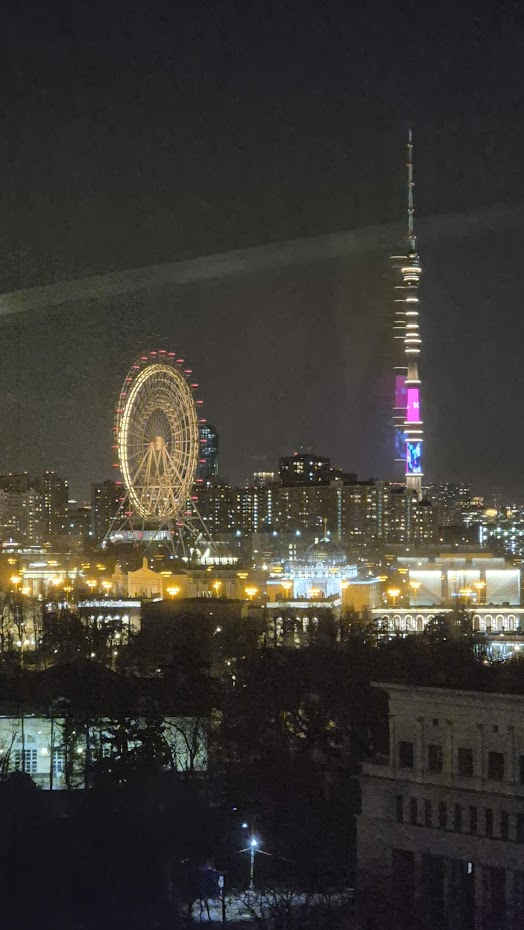 Вечерний вид из лифта ВГИКа