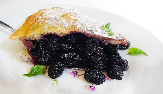 Фото нашла в Google картинках. Пирог с шелковицей (Mulberry Pie). 