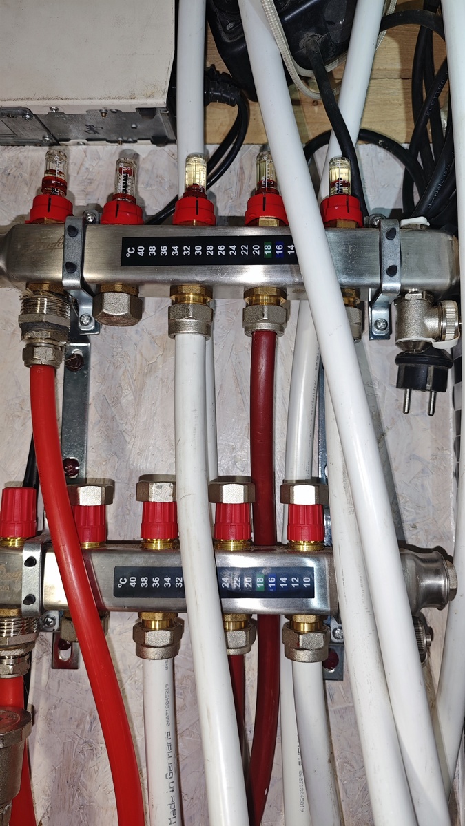 Кстати, нашел такие интересные наклейки - термометры. Очень удобно.