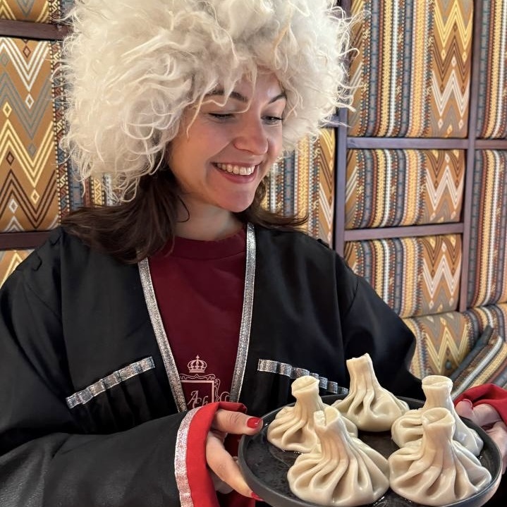 Автор занят дегустацией тех самых хинкали 